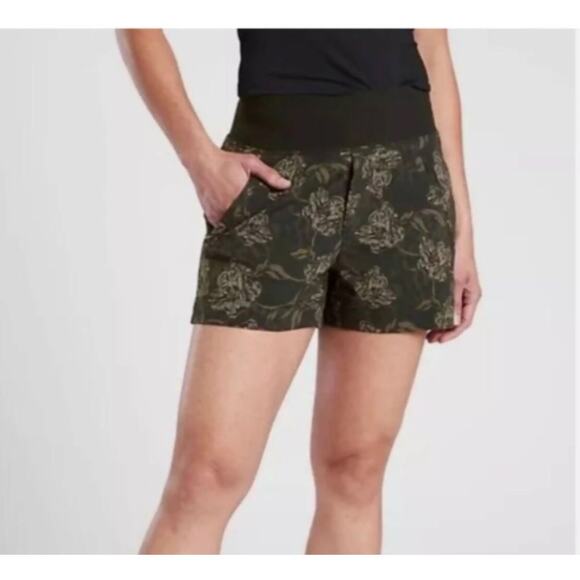 NEW Athleta Trekkie North Printed Shorts Green/Black Floral - Size 20 - Picture 2 of 11